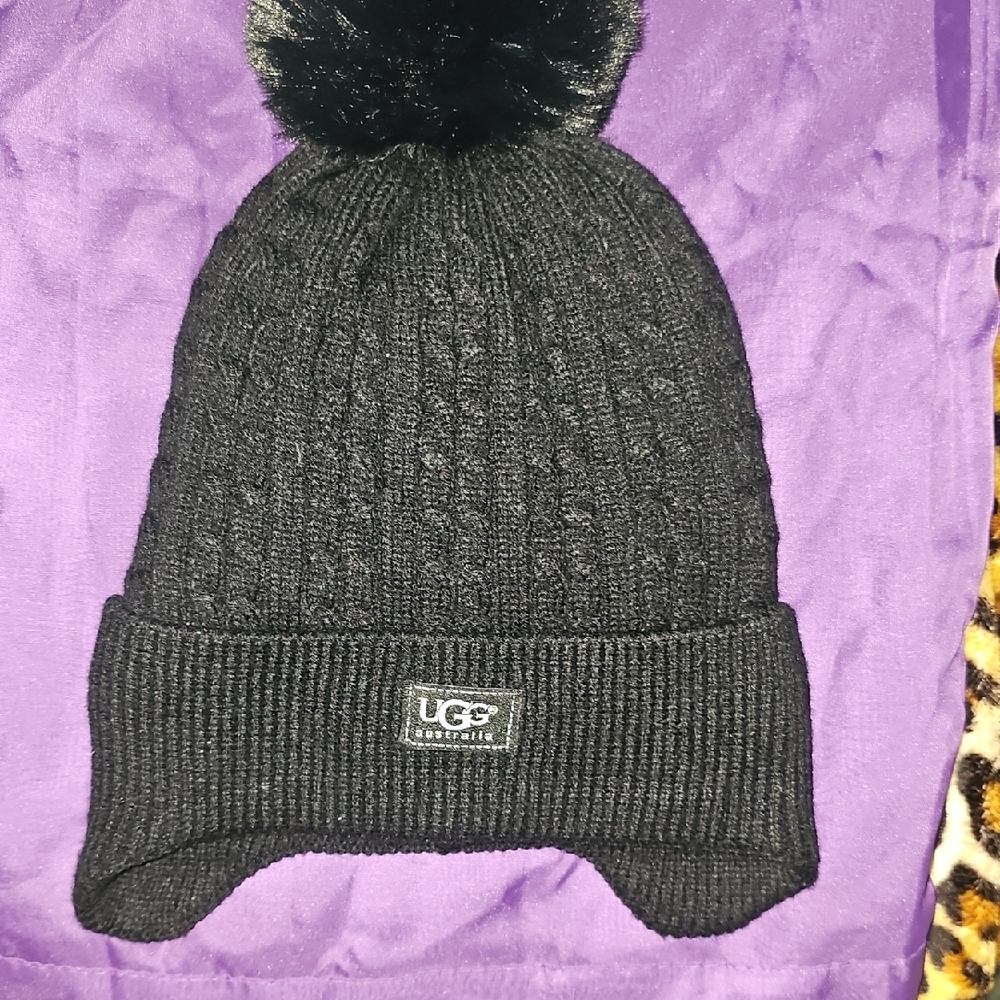UGG Kids Black Pom-Pom Beanie
